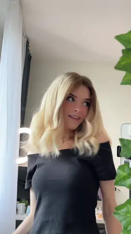 👩🏼
