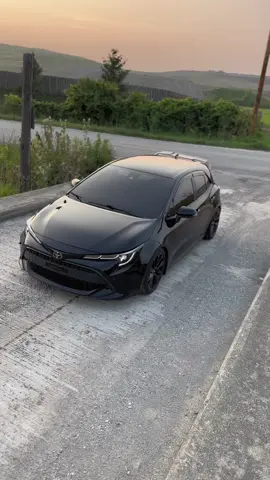 Who knew a Corolla could be this photogenic 😇🤭 #stockcorolla #slowcorolla #cars #slowrolla #toyota #corolla #hatchback #notagr #e210corolla #fypage #carenthusiast #blackedout #capcut_edit #positivevibes 