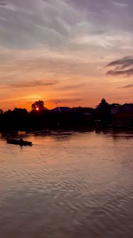 Senja di Sungai Kahayan #sungaikahayankalteng #enjoy #senja #palangkaraya 