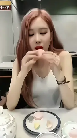 Rose fancam eating #rose #fancam #eating #eatingfancam #kpop #kpopeating #mukbang #mukbangidol #fyp #4u #foryou #xyzbca 