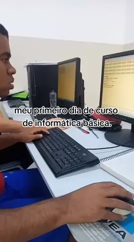 meu primeiro dia do curso de informática básica realizei um teste de digitação com uma sequência de letras as vezes eu errava alguns kkkk #obrigadodeuspormaisumaoportunidade 