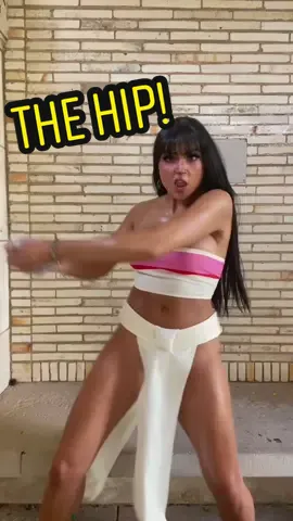 The hip, the hip! Of course I recreated this one! The original video got over a million views, which is a dream come true for me. Thank you everyone for loving my Chel! Still got one more video for this series. #chel #chelcosplay #theroadtoeldorado #theroadtoeldoradochel #theroadtoeldoradocosplay #cheldorado #dreamworks #dreamworkscosplay #tangirl #oiledup #cosplay #cosplayer #tulio #thehipthehip 