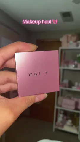 Got all these cutie items from @Your Makeup Dealer !! Use my code DESTINEEREF for $5 off your first purchase! 🥰 #makeuphaul #makeup #fypシ #pink #girly #beauty 