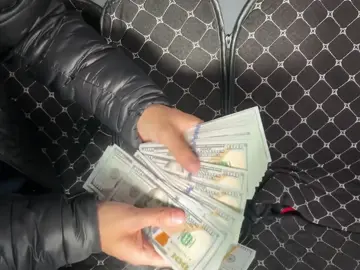 Counting $20000 dollars in cash #fyp #viralvideo