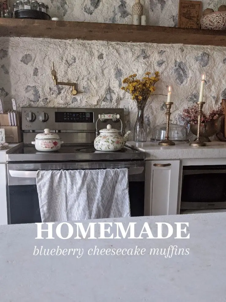 one of my favorite new recipes☕ #cottagekitchen #cottagehomedecor #cottagecore #cottagecoreaesthetic #cozybaking #cozycottage #aesthetickitchen #bakingrecipe #blueberrymuffins #blueberrycheesecake 