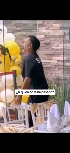 Choca con un cristal por estar despistado • • • • • #choca#chocar #chocaconcristal #cristal #humor #accidente #jajaj #risa #risatiktok #greenscreen #greenscreenvideo #fyp #foryou #foryourpage #parati #viral #viralvideo #clips #clipstwitch #failarmy #meme #meparto #crazyclips #flipaclip #reir #divertido #diversion #accident #hahaha #sinoloveonolocreo #verano 