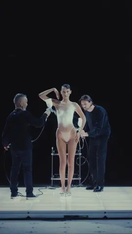 Bella Hadid for Coperni #bellahadid #bellahadidedit #catwalk #runwaywalk #fashion #walking 