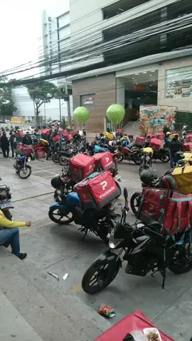 pedidos ya hn. estan aprobechandese de los pilotos pagandoles una basura. 