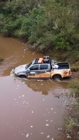 Flooded River Crossing 🏕 @nonarosawegbreek  This was the second risky water-crossing I had to attempt on my Calitzdorp #Adventure. This is usually a small crossing which gives you access to the Nona Rosa Bushcamp near #Heidelberg. The #farmer did warn me thay the #river was much fuller than usual due to recent rains. He did not want to attempt it himself, but he told me I can asses the situation for myself and decided if I want to attempt it. I walked the crossing in both spoors, it was pretty deep, a few centimetres above my knee, however the surface underneath was hard. I don't have a #snorkel yet, so I need to becareful of my wading depths, but this was still do-able. I slowly entered the crossing, kept a slow and constant speed to push a bow-wave and successfully made it through!  #4x4 #offroad #watercrossing #n70