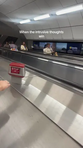 I always wondered what would happen if you pressed this but i guess now we know… #londonuk🏴 #englishgirls #escalatorprank #stopbutton #firealarm #fyyyyyyyyyyyyyyyyyyyyyyyyyyyyyyyyyy 