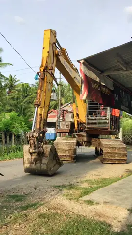 Bek ipgah moto beko pakek remot🤣🤣 yang rayek na cit Rc Truck Excavator 🔚 Chanel youtube #aceh #acehviral #acehtiktok #acehtiktokerscomunity #acehutara #bireuen #acehbireuen #fy #fyp #fyp #fypviral #foryou #miniature #miniaturerc #rc #rctruck #rctrucks #rcexcavator #rcexcavatortruck #rccars #mainrc #mainrcexavator 