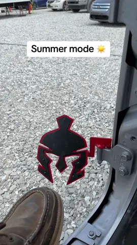 The best of both worlds!  @Quadratec dead pedal  Custom gladiator helmet foot rest  #fyp #Summer #winter #jeep #summer #nakedjeep 