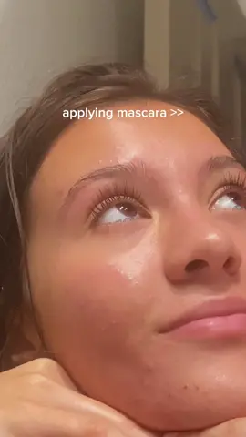 applying mascara is definitely my favorite part of my makeup routine🖤 #mascara #applyingmascara #longlashes #longlasheshack #mascararoutine #MakeupRoutine 
