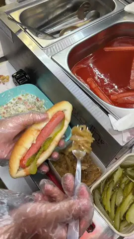 Nilüfer Üç Fidan Parkı’nda kendi yapımı soslarıyla Cüney Usta’nın büfe sosislisi 🌭 