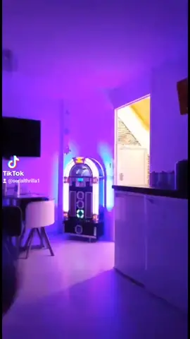 ITS NOT EASY CONTINUOUSLY 'THRILLIN' YOU KNOW!....WHO AM I KIDDING??...I'M PRETTY SPECIAL AT IT!!!🤣🤣🤣HAVE A LOVELY WEEKEND Y'ALL! #serialthrilla1 #dance #jukebox #amywhinehouse #dance symon o'connell (youtube)
