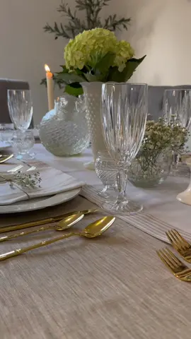 Tablescape 💛 The most luxurious woven 100% linen products from @solinohome they are stylish and affordable. Each piece is hand woven and beautifully edged. (gifted) The items listed below were provided by them and can be found on their page: •Table Runner: Color Lucca Natural •Tablecloth: Color Natural Light •Napkins: Color Natural & White Stripe Napkins ⚜️Save this video for later #bermfarmhousedecor #solinohome #linen #gifted #tablescape #flowers #ltk #ltkhome #homeinteriors #designinspo #homeinspo #cozyhome #neutralaesthetic #homeinfluencer #fyp #modernfarmhouse #homevibes #neutralhome #myhome #tablelinen #tablestyling #diningtable #dinnertable 