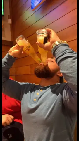 1. I have no idea who those kids were. 2. I have no idea why they started singing. 3. I have no idea why They bet me I couldn’t chug both my beers. 4. This was about 2 years ago, before i made a tik tok. 5. I guess we found where the “stay in school kids” originated from 😭😂 #lmao #corona #doublefistin #stayinschoolkids #morganwallen #welder #hooters #tanke #goodvibes #goodvibesonly