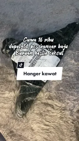 Murah banget gaiss 16 ribu dapet 30 pcs hanger baju , kawat anti karat yah gaiss.#hangerkawat #hangerkawatmurah #hangerkawatantikarat #hangerbaju #hangerbajumurah #gantunganbajubesi #nyobainproduktiktok #beneranbagus 