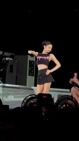 Fly to Vietnam to see Jennie dance #seetinh #blackpink 