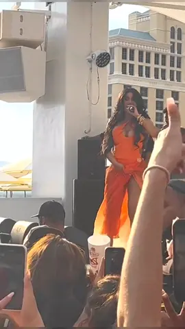 They lucky she only threw a mic cause baby I’m throwing mic, speaker, amp, pushing security 😂😂#cardib #cardibmicrophone  #fancardib #rappercardib #funnyvideos #foryou #funny #trending #fyp #viral #us #uk 