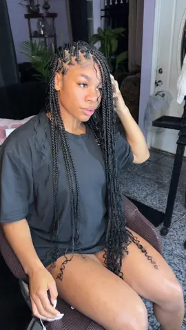 First time I’ve gotten braids before and I think imma do them again! What yall think? 🥹 #bohoknotlessbraids #boxbraids 