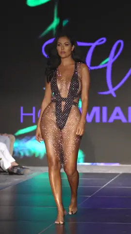 #styleblogger #catwalk #bikini #sexy #model #style #fashion #show #beautiful #modella 