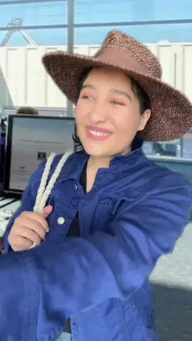 Half an inch 🙃🧳 #nicolemariedlc #nicoledelacruz #comedy #drama #airport #airplane #carryonbag #greenscreen 