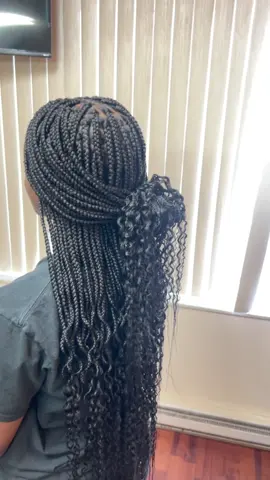 small box braids EATTTTTTTTT 😍😍😍  #smallbraids #boxbraids #boxbraidshairstyles #smallboxbraids #fyp #fypage #fypシ゚viral #hair #tog #curlyendsbraids #braidstiktok #boxbraidshairstylesbraids #braidsontiktok #braidsbraidsbraids 