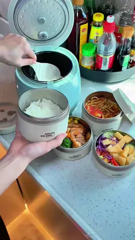 Ini dia lunch box set praktis stainless kotak makan praktis serbaguna bikin makanan tetap hangat dan higineis #lunchbox #kotakmakan #lunchboxset #lunchboxstainless #kotakmakanstainless 