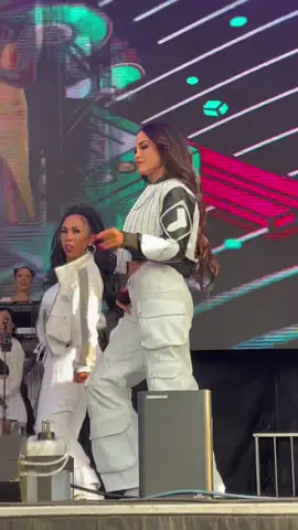 Stage presence on point✨👸🏻🇩🇴 ##nattinatasha##fyp##fypシ##parati