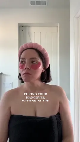 Nothing like a good #skincareroutine & hydration after a night like last night’s 🥴 #nightdoneright #nighttimeroutine #nighttimeskincare #skincare #skincareproducts #quickskincareroutine #easyskincareroutine #texturedskin #acneskin #beautyroutine #sundayreset #gossipgirl #latinacreator 