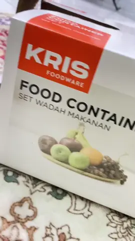 tiap satu minggu sekali aku selalu refill bumbu apa saja yg aku perluin dan kusimpan dalam kulkas, tapi kalau untuk bahan seperti sayur dan daging aku lebih suka beli fresh👩🏻‍🍳 aku beli container set nya di ace hardware, bahannya bagus dan satu paket dapat segini banyaknyaa btw aku baru rajin masak setelah menikah guys😂✌️ #foodcontainerset #foodpreparation #containerset 