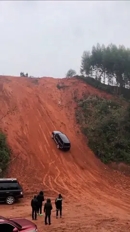 Land Range Rover Off-road climbing extremely steep mountains #chinaoda #offroad #car