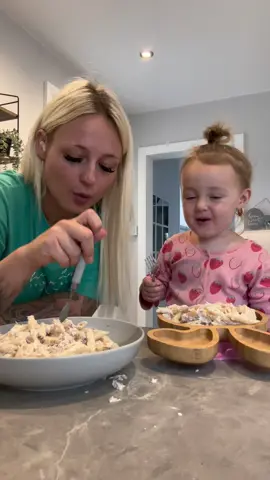 Come make lunch with us! ❤️  (i have ear ache hence the cotton wool in my ear) 🤣 #fyp #lunch #helping #daughter #mum #food 