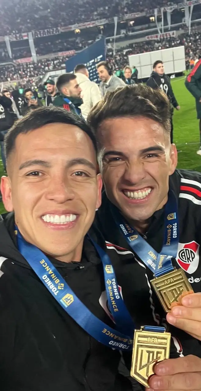 La selfie de los Campeones. 🏆🤳🏼😅 #RiverPlate #RiverCampeon #TikTokDeportes #EnzoDiaz #Selfie 