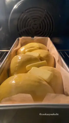 BRIOCHE AU BEURRE  RECETTE  -360g de farine  -150g de lait -2 œufs  -10g de levure boulangère ou 5g de levure sèche  -50g de sucres roux  -5g de sel  -1 cuillère à café d’extrait de vanille  -90g de beurre  -10g de miel  ÉTAPES  -Pétrissage (10 minutes environ) -Temps de pousse (2 heures) -Enlever le gaz de la pâte et diviser en plusieurs boules . -Faire pousser dans un moule à cake (1 heure ) -Mettre une dorure (1 œuf plus une cuillère à soupe de lait) -Disposer quelques morceaux de beurre sur la pâte avant cuisson  pour rendre la brioche moelleuse.  -Cuisson 175 degrés chaleur tournante pendant 40 minutes  -Laisser refroidir avant de démouler.  🇬🇧BRIOCHE WITH BUTTER Recipe -360g of flour -150g of milk -2 eggs -10g of baking yeast or 5g of dry yeast -50g of brown sugars -5g of salt -1 teaspoon of vanilla extract -90g of butter -10g of honey STEPS. -Wraking (about 10 minutes) -Push time (2 hours) -Remove the gas from the dough and divide into several balls. -Gw in a cake mold (1 hour) -Put a gilding (1 egg plus a tablespoon of milk) -Ass a few pieces of butter on the dough before cooking to make the brioche soft. -Cooking 175 degrees rotating heat for 40 minutes -Let it cool before unmolding. #pourtoi #foryou #brioche #handlaminated #briochebread #Recipe #timelapse #vienoiserie #EasyRecipe #foodporn #baking #baker #sourdoughbrioche 