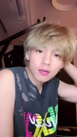 แทฮยองมาโชว์เล็บน่ารักมาก🥺🤏🏻 #kimtaehyung #taehyung 