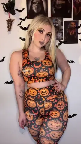 Halloween All Year 🎃🤭 #thisishalloween #halloween #spookyseason #pumpkinseason #spookygirl #fallfashion #halloweenallyear #gothgirl 