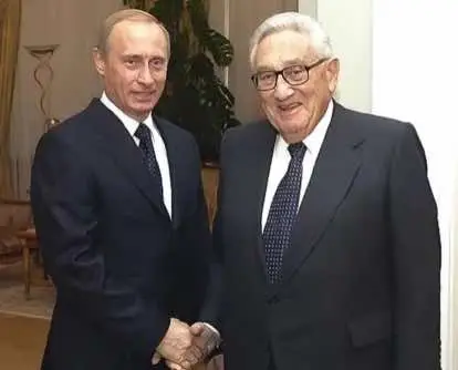 🇨🇳 #China | Henry Kissinger (judío), ex Secretario de Estado de los Estados Unidos, ha visitado a #XiJinping sus 100 años de edad teniendo que volar durante más de 14 horas 🛩 #Putin #Rusia #Taiwan #ucrania #war #rothschild #kissinger #rockerfeller #NWO #vaticano 