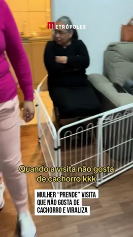 Você prende o #cachorro quando recebe visitas? Bem, uma mulher #viralizou após prender a visita, ao invés de prender o cachorro. No vídeo, ela justifica a ação: “Quando a visita não gosta de cachorro”. O #conteúdo dividiu opiniões e já alcançou mais de quatro milhões de visualizações. Nos comentários, os internautas reagiram com muito bom humor: “Amei kkkk minha casa é do meu cachorro”, disse uma. “Amei, quando as visitas vir em casa e mandar prender meus bebês vou fazer isso”, afirmou a outra. #Metrópoles #TikTokNotícias