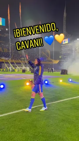 ¡Bienvenido a la #Bombonera, Edinson Cavani! 🔟💙💛💙 #Boca #bocajuniors #edinsoncavani #cavani #TikTokDeportes 