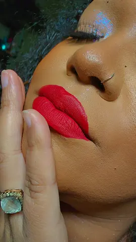 I need like 10 more pairs of these lashes!! they are so pretty and are pretty for my eye shape!! 😩🙌🏽✨️ #beauty #blackgirlmakeup #makeupforoilyskin #hoodedeyesmakeup #makeupforhoodedeyes #makeupartist #makeupforwoc #redlipstick #nomakeupmakeup #softglam #glittermakeup 
