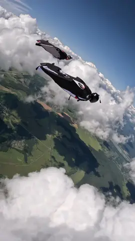 🤩 🪂🤘🏻 Enjoy with @skydiving_official✅  . . . ⠀⠀⠀⠀⠀ . . ⠀⠀⠀⠀⠀⠀⠀⠀   ⠀⠀⠀⠀⠀⠀⠀⠀⠀ Posted @vladislav_shcherbakov  #skydiving_official #skydiving #airballoonjump #skydiver #skydivers #basejump #jump #skydivevideo #skydivevideos #skydiveposts #skydivephotography #adrenaline #freefall #freedom #godisgood #helijump #wingsuit #wingsuiter #wingsuitskydiving #wingsuitbase #wingsuitjump #wingsuitflying #beyondlimits #skyisthelimit #reels #instagramreels #viral 
