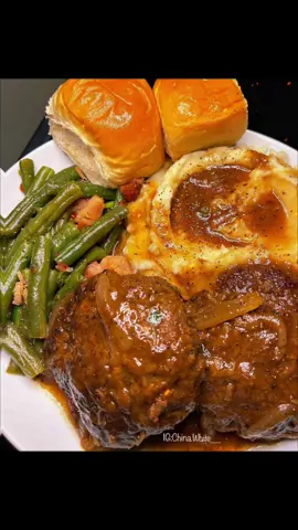 Sunday Meal!!! Salisbury steak with onion gravy , mashed potatoes, string beans and Hawaiian rolls🔥🔥🔥  IG via: china.white__ #Foodie #Chefsoftiktok #Foodrecipes #MealIdeas #FoodSpots #RecipesofTikTok #Cooking #YummyFood #ShareRecipes  #salisburysteak #mashedpotatoes 