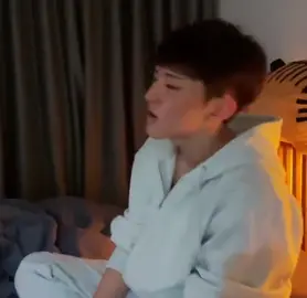 Hoshi singing off my face by Justin bieber will always be my favorite 💗 his voice is so calming and his english accent is soooo cute ahhhhhhhh #seventeen #seventeen17_official #hoshi 