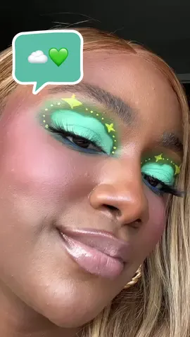 ☁️💚 makeup inspo: @liz❤️‍🔥 #eyeshadowtutorial #cloudeyemakeup #makeuptransition #makeuplooks #creativemakeuplooks #greenscreen 