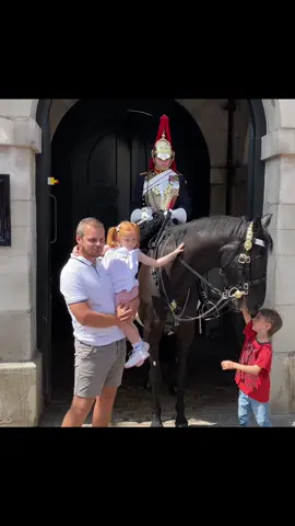 #foryoupage  #tiktokviral #viraltiktok #viralvideo #videoviral #follow #subscribe #like #share #bestvideo #fypviral #donottouch  #horseguardsparade #changingoftheguards #royalguards #thekingsguards #kingsguard #kingshorse #fyp #foryou #fypシ #fanpage #tourists #london #bluesandroyals 