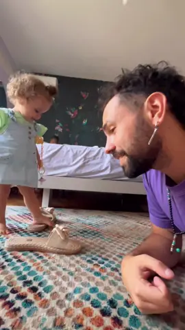 È ufficiale,Lara adors le scarpe…anchexquelle Giganti🤣😅❤️ #themogs #casamog #vitadapapà 