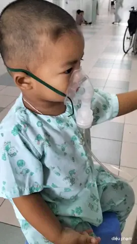 đây là lí do mỗi khi e bé bệnh là không bao giờ mất ký lô nào e ăn đc, ngủ ngon. chỉ có khi lên cơn hen suyễn e thở mệt nên mới quấy thôi. #cau3kute👶 #kubin28thang❤️  #benhhensuyen😷 