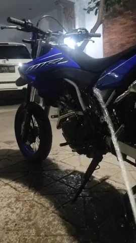 cuci motor di malam hari #jualbelimobil #jualbelimotor #trail #supermoto #wr #wr155 #yamaha 